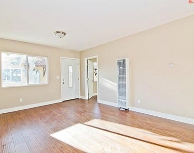 620 1/2 W 59th Place - Photo Thumbnail 6