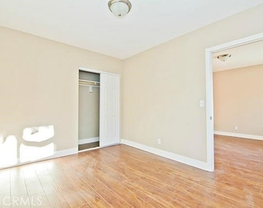 620 1/2 W 59th Place - Photo Thumbnail 5