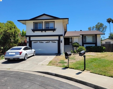 2210 Sierra Court - Photo Thumbnail 1
