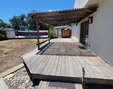 2210 Sierra Court - Photo Thumbnail 27