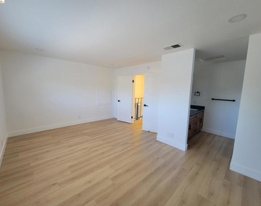 2210 Sierra Court - Photo Thumbnail 23