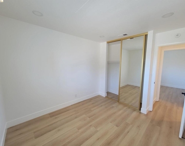 2210 Sierra Court - Photo Thumbnail 19