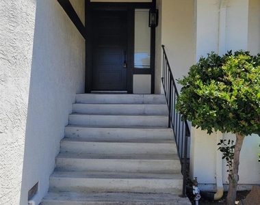 2210 Sierra Court - Photo Thumbnail 2