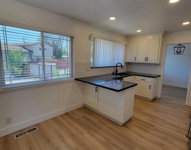 2210 Sierra Court - Photo Thumbnail 5