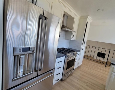 2210 Sierra Court - Photo Thumbnail 7