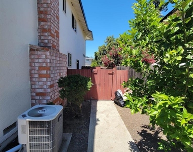 2210 Sierra Court - Photo Thumbnail 32