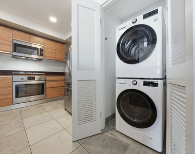 3785 Wilshire Boulevard - Photo Thumbnail 27
