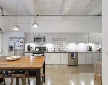 738 S Los Angeles Street - Photo Thumbnail 2