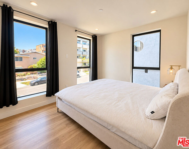 1434 N Poinsettia Place - Photo Thumbnail 4