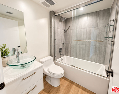1434 N Poinsettia Place - Photo Thumbnail 3