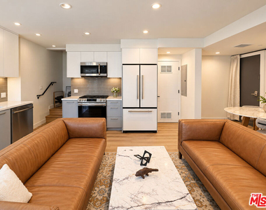 1434 N Poinsettia Place - Photo Thumbnail 2