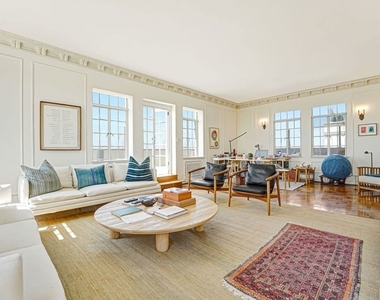 450 N Rossmore Avenue - Photo Thumbnail 2