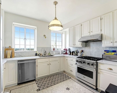 450 N Rossmore Avenue - Photo Thumbnail 10