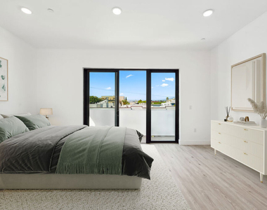 137 N Doheny Drive - Photo Thumbnail 31