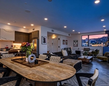 137 N Doheny Drive - Photo Thumbnail 13