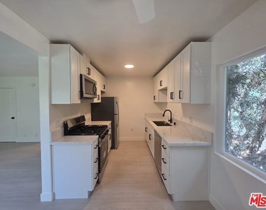 1411 Innes Place - Photo Thumbnail 20
