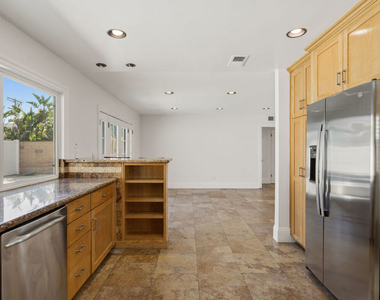 18113 Bromley Street - Photo Thumbnail 15