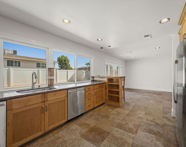 18113 Bromley Street - Photo Thumbnail 12