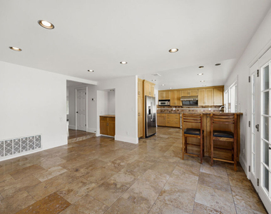 18113 Bromley Street - Photo Thumbnail 18