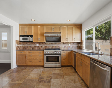 18113 Bromley Street - Photo Thumbnail 14