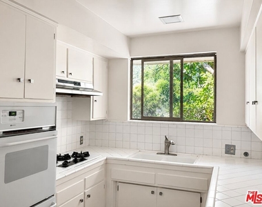 3320 Griffith Park Boulevard - Photo Thumbnail 4