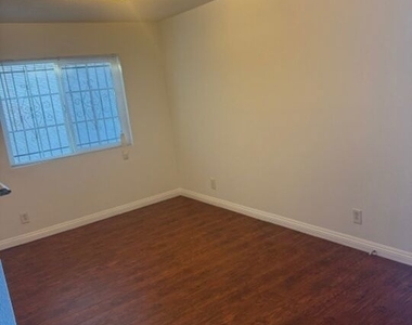 1136 W 109th Place - Photo Thumbnail 4