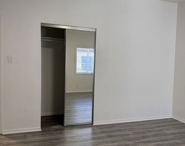 3965 Brighton Avenue - Photo Thumbnail 10