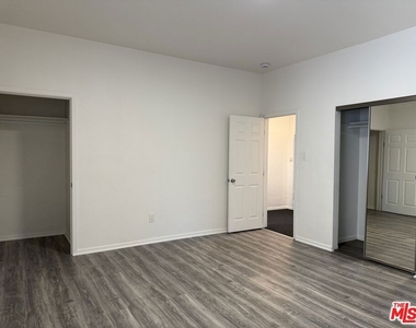 3965 Brighton Avenue - Photo Thumbnail 9
