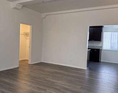3965 Brighton Avenue - Photo Thumbnail 2