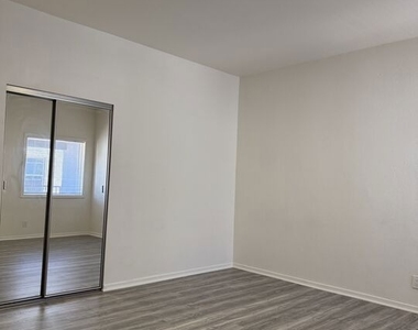 3965 Brighton Avenue - Photo Thumbnail 8