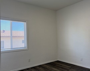 3965 Brighton Avenue - Photo Thumbnail 12