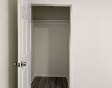 3965 Brighton Avenue - Photo Thumbnail 11