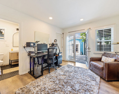 1837 N Middleton Place - Photo Thumbnail 13