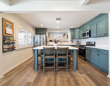 1837 N Middleton Place - Photo Thumbnail 6