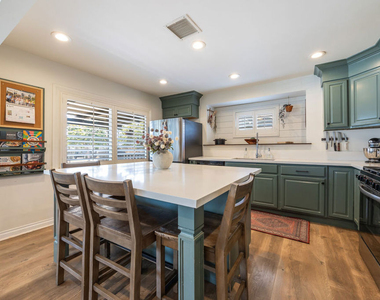 1837 N Middleton Place - Photo Thumbnail 7