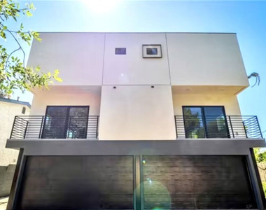5638 Woodman Avenue - Photo Thumbnail 12