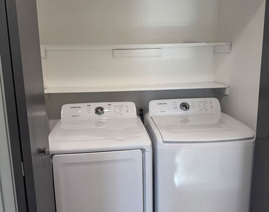 5638 Woodman Avenue - Photo Thumbnail 10