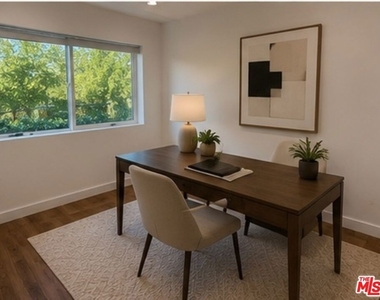 5638 Woodman Avenue - Photo Thumbnail 9