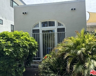 944 Havenhurst Drive - Photo Thumbnail 19