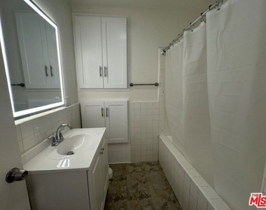 944 Havenhurst Drive - Photo Thumbnail 11