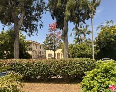 944 Havenhurst Drive - Photo Thumbnail 17