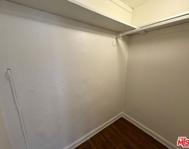 944 Havenhurst Drive - Photo Thumbnail 16