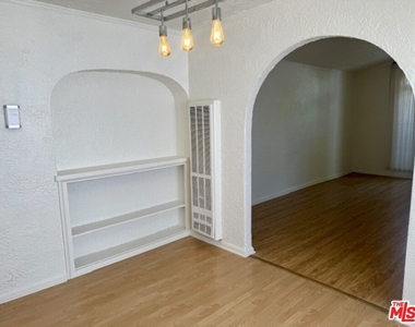 944 Havenhurst Drive - Photo Thumbnail 5