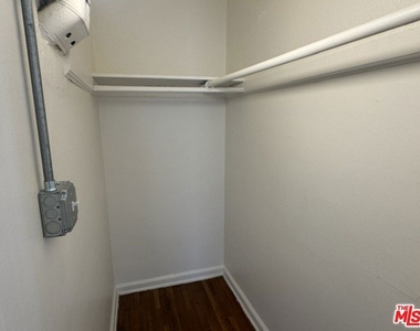 944 Havenhurst Drive - Photo Thumbnail 15