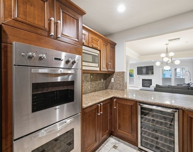 1838 Westholme Avenue - Photo Thumbnail 11