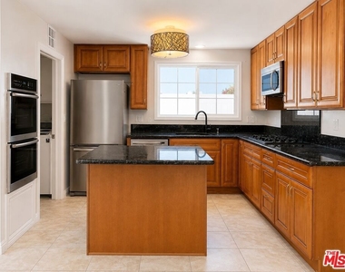 6462 Franrivers Avenue - Photo Thumbnail 5
