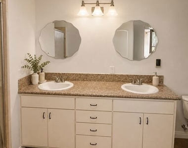 6462 Franrivers Avenue - Photo Thumbnail 10