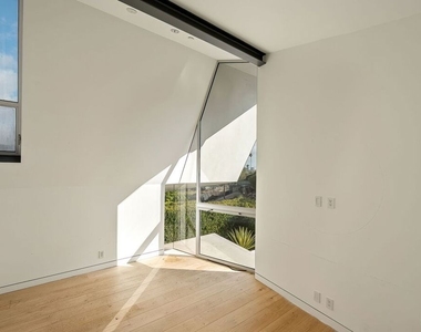 3646 Inglewood Boulevard - Photo Thumbnail 15