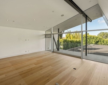 3646 Inglewood Boulevard - Photo Thumbnail 13