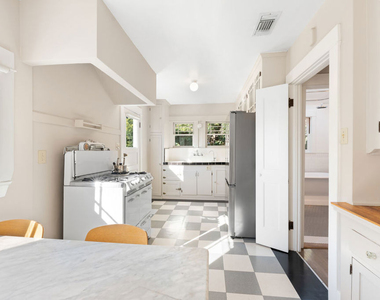 1843 Lucile Avenue - Photo Thumbnail 17